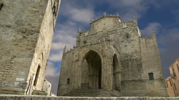 Medievel Igreja Católica (século XIV). Chiesa Matrice em Erice, Sicília — Vídeo de Stock