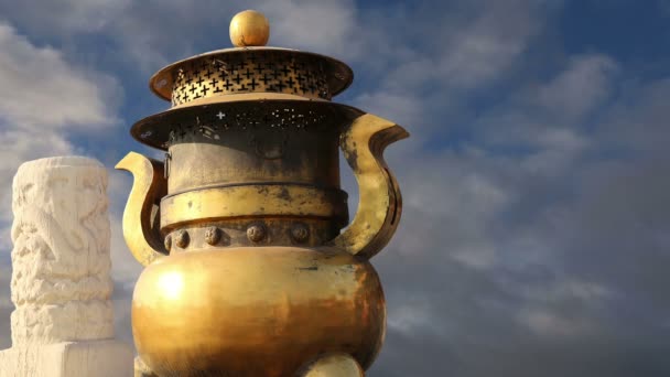 Large bronze bowl to extinguish fire with image Chinese dragon statue in the Forbidden City. Beijing, China — Stock Video