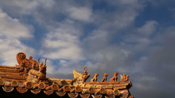 Roof decorations in Yonghe Temple (Lama Temple) in Beijing, China — Stock Video