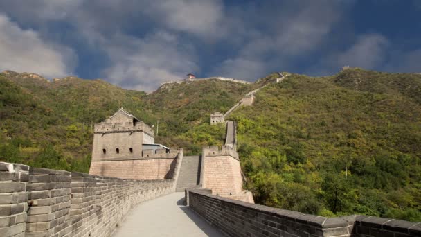 Προβολή ενός από τα πιο γραφικά τμήματα του το Σινικό τείχος της Κίνας, βόρεια του Πεκίνου — Αρχείο Βίντεο