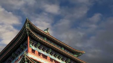 zhengyangmen kapısı (qianmen). Bu ünlü kapısı tiananmen Meydanı Pekin'de, Çin güneyinde yer alır