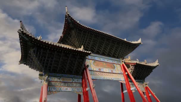 Вхід до буддійського храму - xian (антиросійські, Сіань), в провінції Шеньсі, Китай — стокове відео