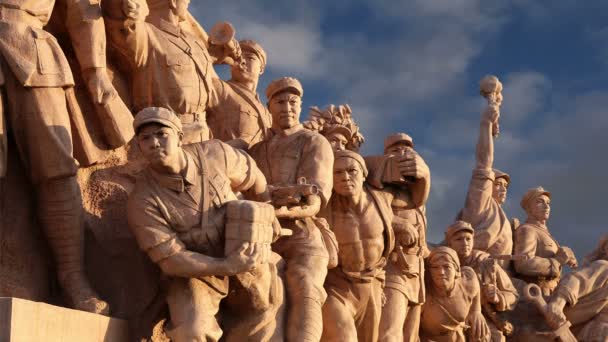 Revolutionerande statyer på Himmelska fridens torg i Peking, Kina — Stockvideo