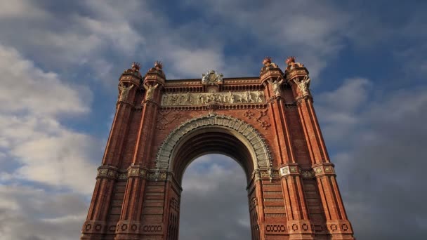 Arco do Triunfo, Barcelona, Espanha (lapso de tempo ) — Vídeo de Stock