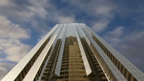 Moderne wolkenkrabbers, sheikh zayed road, dubai, Verenigde Arabische Emiraten. Dubai is de snelst groeiende stad in de wereld — Stockvideo