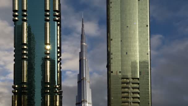 Nowoczesne wieżowce, sheikh zayed road, dubai, Zjednoczone Emiraty Arabskie. Dubai jest najszybciej rozwijającym miastem na świecie — Wideo stockowe