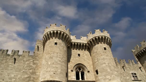 ロードス島, ギリシャ, ロードスのロードスの中世の町ロードスの訪問しなければならない博物館で有名な騎士のグランド マスター宮殿 (castello とも呼ばれます) のシンボル — ストック動画