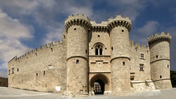 Isola di Rodi, Grecia, simbolo di Rodi, del famoso Palazzo dei Cavalieri Gran Maestro (noto anche come Castello) nella città medievale di rodi, un museo imperdibile di Rodi — Video Stock