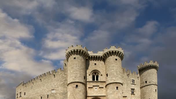 Rodos, Yunanistan, Rodos, Rodos'ta ortaçağ şehir olmalı ziyaret Müzesi Rodos'un ünlü şövalyeler grand master Sarayı (olarak da bilinen castello) simgesi — Stok video