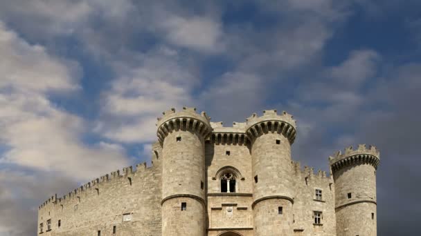 Isola di Rodi, Grecia, simbolo di Rodi, del famoso Palazzo dei Cavalieri Gran Maestro (noto anche come Castello) nella città medievale di rodi, un museo imperdibile di Rodi — Video Stock