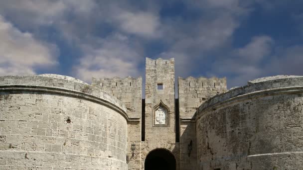 Medieval city walls in Rhodes town, Greece  (time lapse) — Stock Video