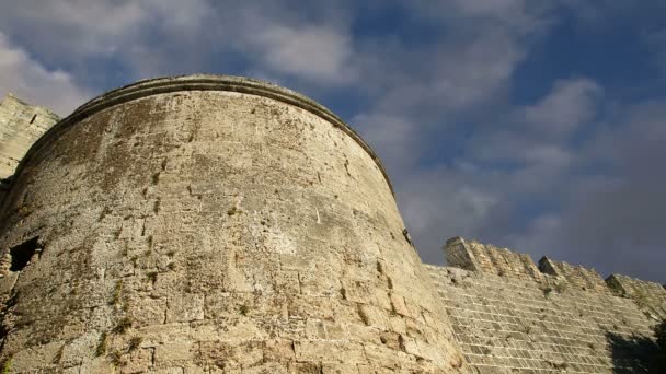 Medieval city walls in Rhodes town, Greece  (time lapse) — Stock Video