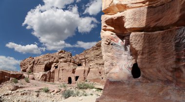 Petra, Ürdün-jordan, jordan'ın en çok ziyaret edilen turistik hem bir sembolü. Petra, 1985 yılından bu yana UNESCO tarafından dünya mirası oldu