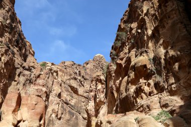 1.2km uzun yol (Siq olarak) şehir Petra'dan, Jordan Jordan yanı sıra Jordan sembolü--bu en çok ziyaret edilen turistik. Petra UNESCO Dünya Miras Listesi 1985 yılından beri bulunmaktadır