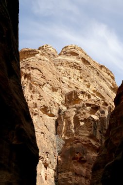1.2km uzun yol (Siq olarak) şehir Petra'dan, Jordan Jordan yanı sıra Jordan sembolü--bu en çok ziyaret edilen turistik. Petra UNESCO Dünya Miras Listesi 1985 yılından beri bulunmaktadır