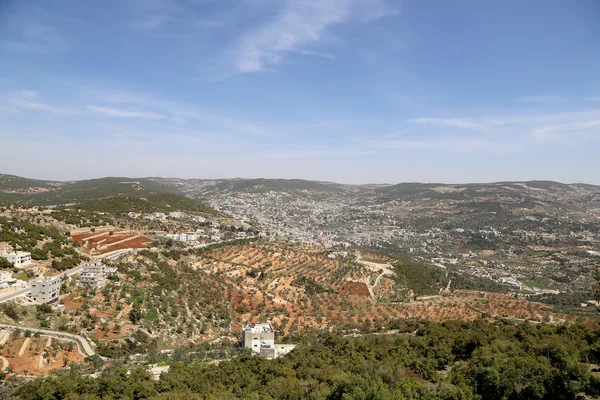 Landskabsudsigt fra oven med Ajloun fort, Jordan - Stock-foto