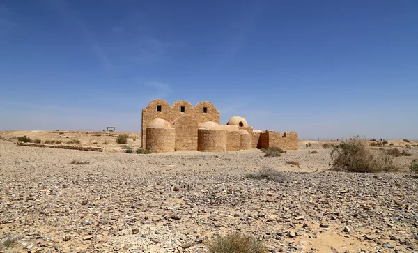 本商务酒店后 (Qasr) 阿姆拉沙漠城堡附近安曼，Jordan。世界遗产的著名壁画。建于 8 世纪 — 图库照片