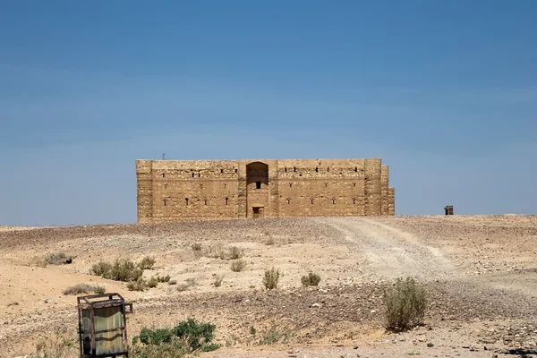 Qasr Kharana (Kharanah veya Harrana), Doğu Jordan (100 km Amman) ıssız kalede. Yüzyılda 8 Kervansaray, tüccarlar için bir dinlenme yeri olarak kullanılmak üzere inşa — Stok fotoğraf