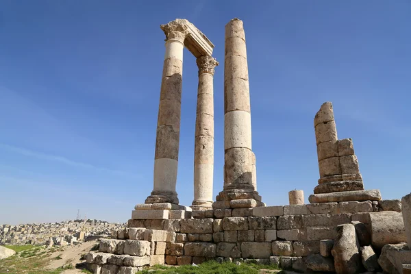 Hercules temploma, római korinthoszi oszlopok, a Citadella, amman, Jordánia — Stock Fotó