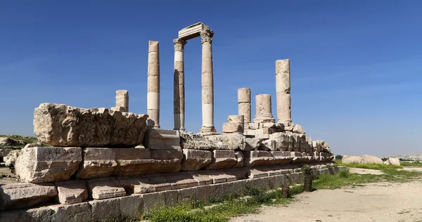 Hercules temploma, római korinthoszi oszlopok, a Citadella, amman, Jordánia — Stock Fotó