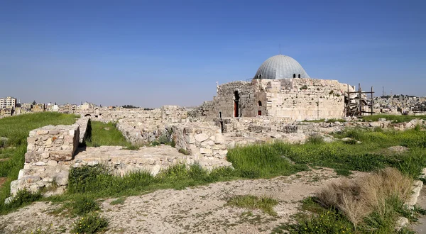 O antigo Palácio Omíada, um dos edifícios bem preservados de Jabal al-Qal 'a, a antiga colina da cidadela romana da capital da Jordânia, Amã — Fotografia de Stock