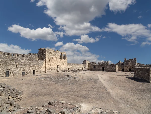 艾兹赖格城堡，中央东部约旦安曼以东 100 公里的废墟 — 图库照片