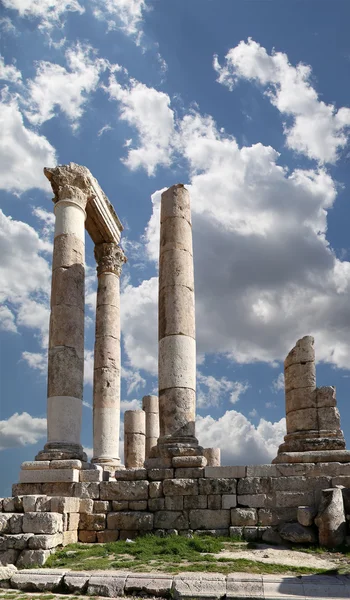 Tempel van hercules, Romeinse Corinthische zuilen bij citadel hill, amman, Jordanië — Stockfoto