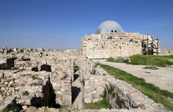 O antigo Palácio Omíada, um dos edifícios bem preservados de Jabal al-Qal 'a, a antiga colina da cidadela romana da capital da Jordânia, Amã — Fotografia de Stock