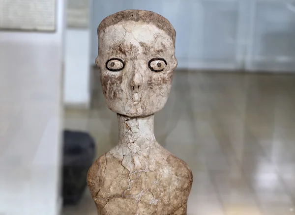 Las estatuas de Ain Ghazal son las estatuas más antiguas jamás hechas por un ser humano, hechas entre 6000 y 8000 a.C., Museo Arqueológico de Jordania (ubicado en la Ciudadela de Ammán, construida en 1951 ) —  Fotos de Stock