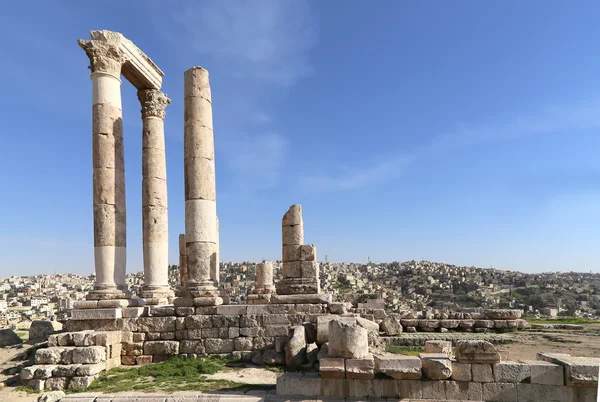 Templo de Hércules, Columnas corintias romanas en Citadel Hill, Ammán, Jordania —  Fotos de Stock