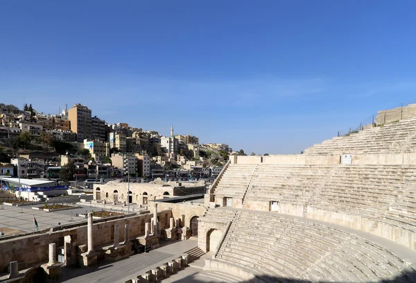 Roman Theatre in Amman, Jordan -- theatre was built the reign of Antonius Pius (138-161 CE), the large and steeply raked structure could seat about 6000 people — Stock Photo, Image
