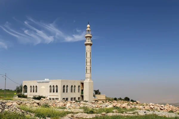 Mesquita e deserto paisagem montanhosa, Jordânia, Oriente Médio — Fotografia de Stock