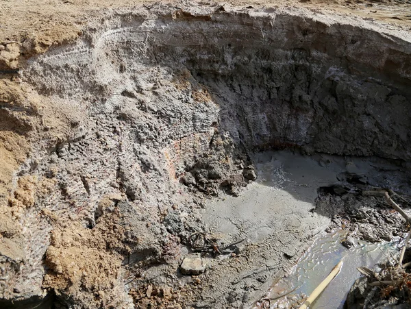 El barro médico en la orilla del Mar Muerto, Jordania — Foto de Stock