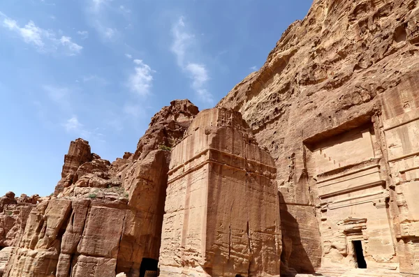 Petra, Jordánsko – je symbolem jordan, stejně jako jordan nejnavštěvovanější turistická atrakce. Petra je na seznamu světového dědictví UNESCO od roku 1985 — Stock fotografie