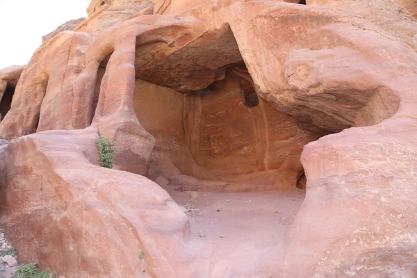 Fragment de roche dans le sentier de 1,2 km de long (As-Siq) dans la ville de Petra, Jordanie — Photo