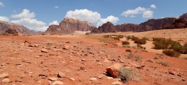 Wadi rum çöl de ay Vadisi'nin güney Ürdün kumtaşı ve granit kaya 60 km doğusunda Akabe kesilmiş bir vadi olduğunu.