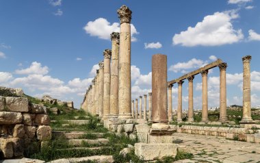 rzymskie kolumny w Jordanii miasta jerash (Gerazie starożytności), stolica i największe miasto guberni jerash, jordan