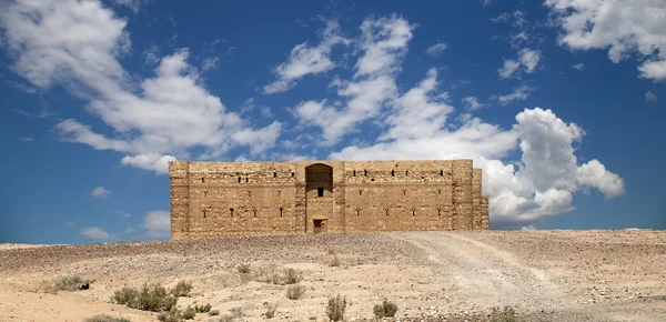 Qasr Kharana (Kharanah or Harrana), the desert castle in eastern Jordan (100 km of Amman). Built in 8th century AD to be used as caravanserai, a resting place for traders — Stock Photo, Image