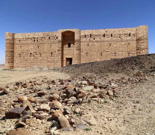 Qasr Kharana (Kharanah or Harrana), the desert castle in eastern Jordan (100 km of Amman). Built in 8th century AD to be used as caravanserai, a resting place for traders — Stock Photo, Image