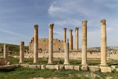 rzymskie kolumny w Jordanii miasta jerash (Gerazie starożytności), stolica i największe miasto guberni jerash, jordan