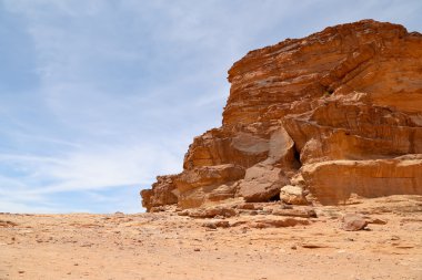 Wadi Rum çöl olarak da bilinen The Valley ayın Güney Jordan kumtaşı ve granit kayaya oyulmuş bir vadi olduğunu.