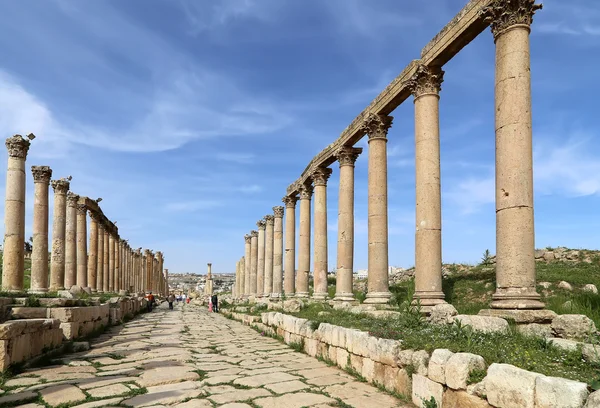 Romerska ruinerna i den jordanska staden jerash (gerasa av antiken), huvudstad och största stad guvernement jerash, Jordanien — Stockfoto