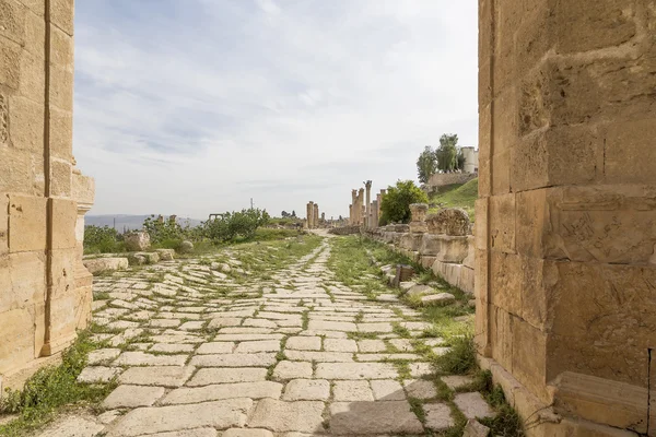 Ruínas romanas na cidade jordaniana de Jerash (Gerasa da Antiguidade), capital e maior cidade de Jerash Governorate, Jordânia — Fotografia de Stock