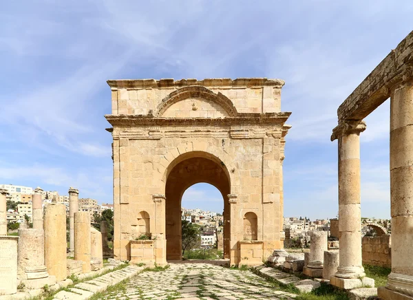 Ruinas romanas en la ciudad jordana de Jerash (Gerasa de la Antigüedad), capital y ciudad más grande de la gobernación de Jerash, Jordania — Foto de Stock