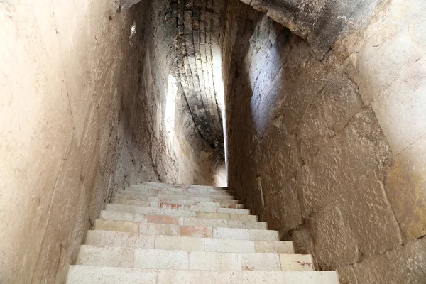 Romeinse ruïnes in de Jordaanse stad jerash (gerasa uit de oudheid), hoofdstad en grootste stad van het gouvernement jerash, jordan — Stockfoto