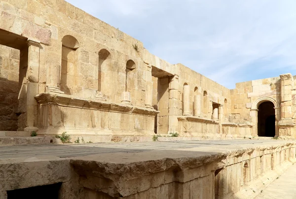 ローマ遺跡ジェラシュ （古代のジャラシュ) のヨルダン都市の首都で最も大きい都市ヨルダン ジェラシュ県 — ストック写真