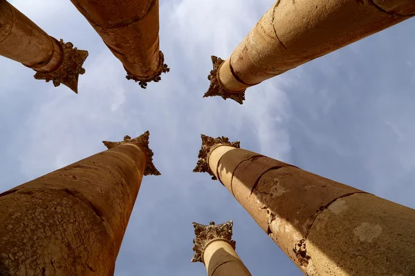 Rzymskie kolumny w Jordanii miasta jerash (Gerazie starożytności), stolica i największe miasto guberni jerash, jordan — Stok fotoğraf