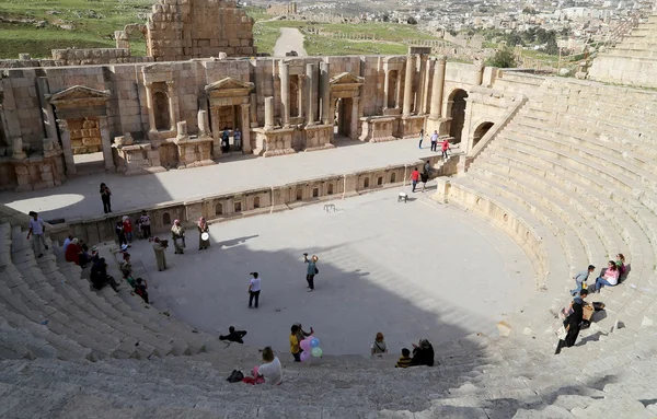 Amphitheater in jerash (Gerasa der Antike), Hauptstadt und größte Stadt des jerash Gouvernements, Jordanien — Stockfoto