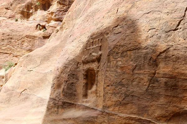 Fragment skały w 1.2km długa ścieżka (jako Siq) w miasto Petra, Jordan — Zdjęcie stockowe