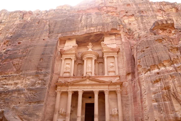 Al Khazneh lub Skarbu Państwa w Petra, Jordan--jest symbolem Jordan — Zdjęcie stockowe